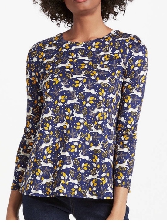 Boden Tops - Boden Hare Rabbit Print Long Sleeve Crewneck Top